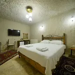 Nirvana Cave House Otel 2*