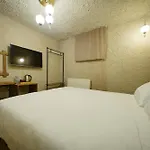 Nirvana Cave House Otel 2*