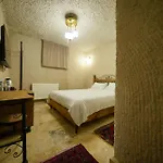Otel Nirvana Cave House 2*