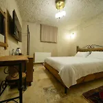 Nirvana Cave House Otel 2*