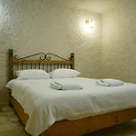 Nirvana Cave House Otel 2*