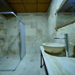 Nirvana Cave House Otel 2*