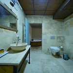 Otel Nirvana Cave House 2*