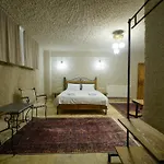 Nirvana Cave House Otel 2*