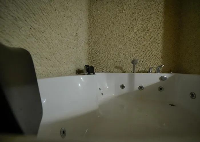 Ξενοδοχείο Nirvana Cave House 2*